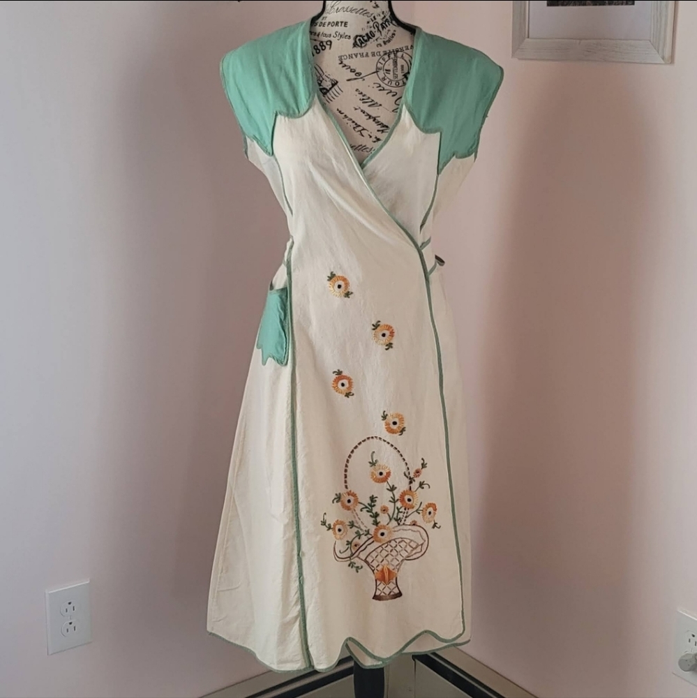 Vintage 1930s handmade embroidered dress
